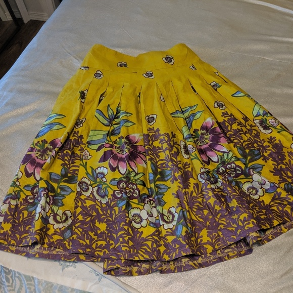 Dresses & Skirts - Pleated skirt